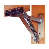 Does the right hand lid fitting mount on the right side facing the cabinet?