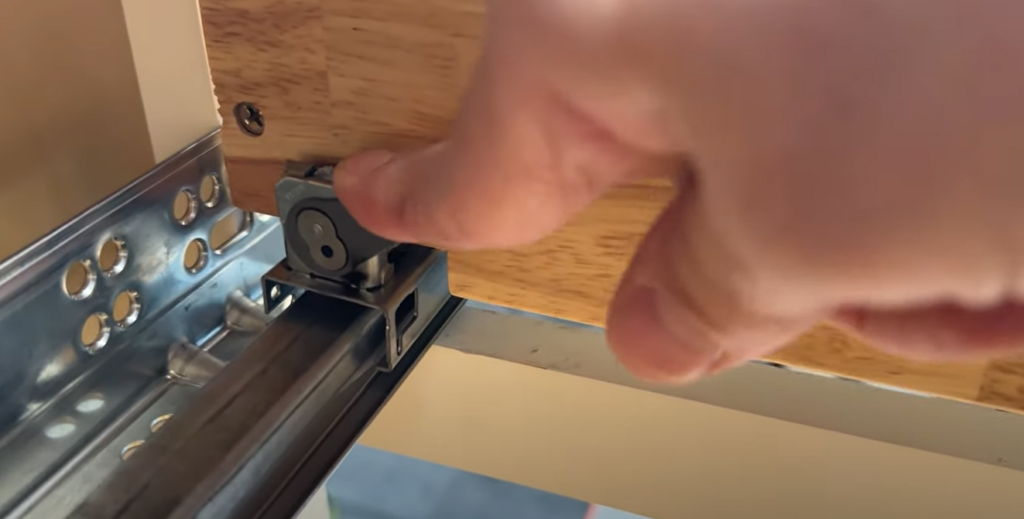 Tilt Adjustment on Blum Tandem Slides