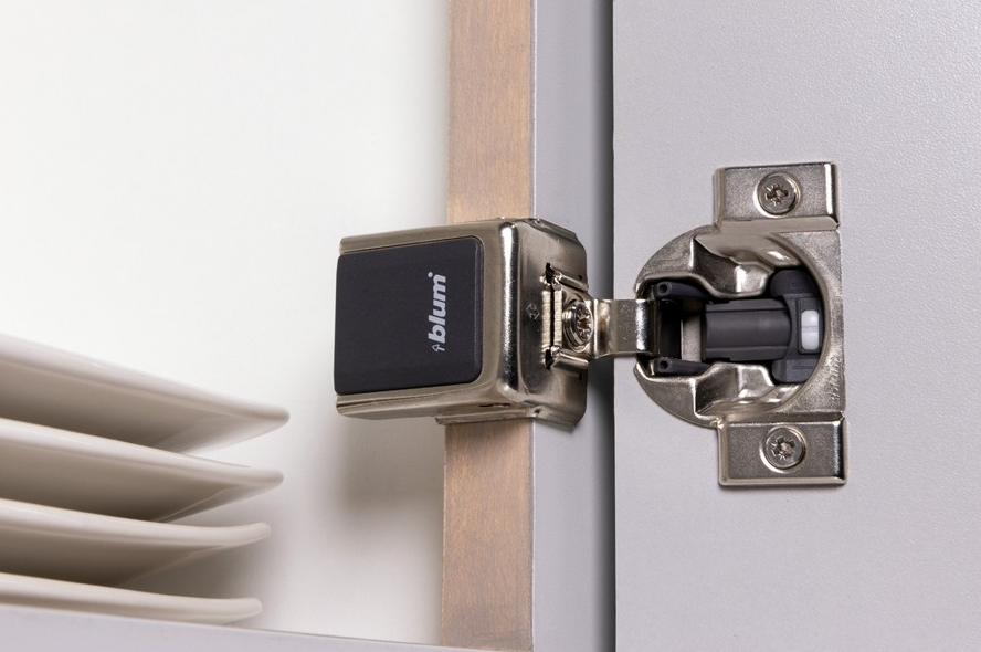 Blum COMPACT CLIP 31C 110° Hinge 1 14 Overlay Soft Closing Screw On Blum 31C355B20